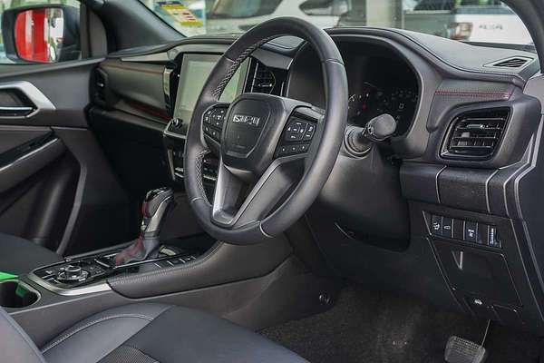 2025 Isuzu MU-X X-TERRAIN