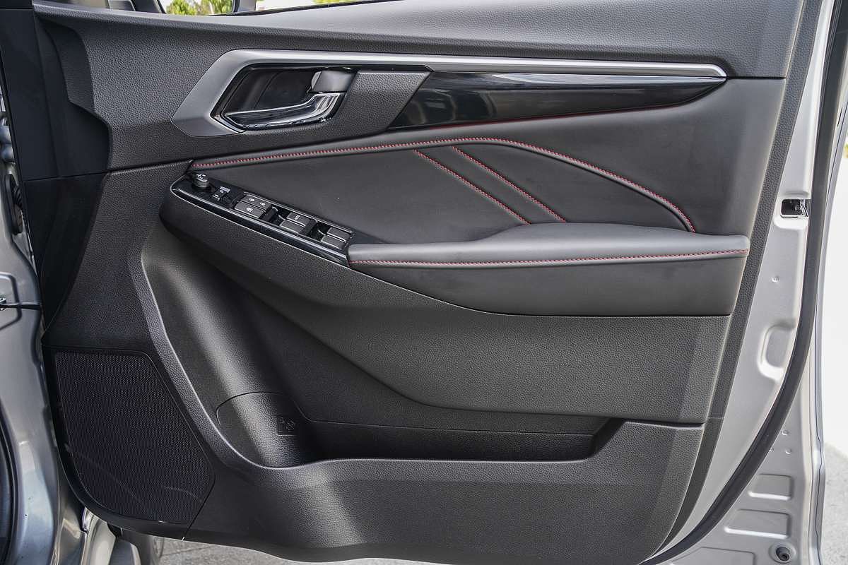 2025 Isuzu MU-X X-TERRAIN