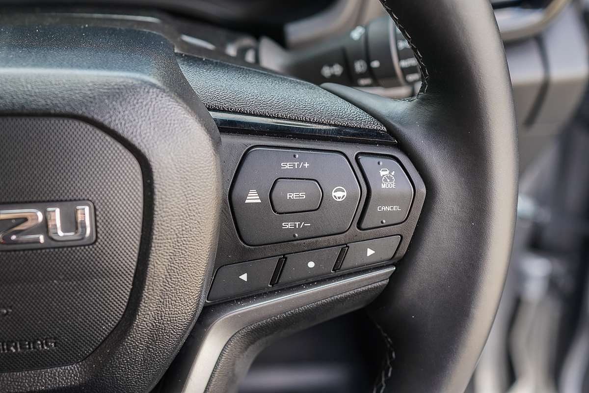 2025 Isuzu MU-X X-TERRAIN