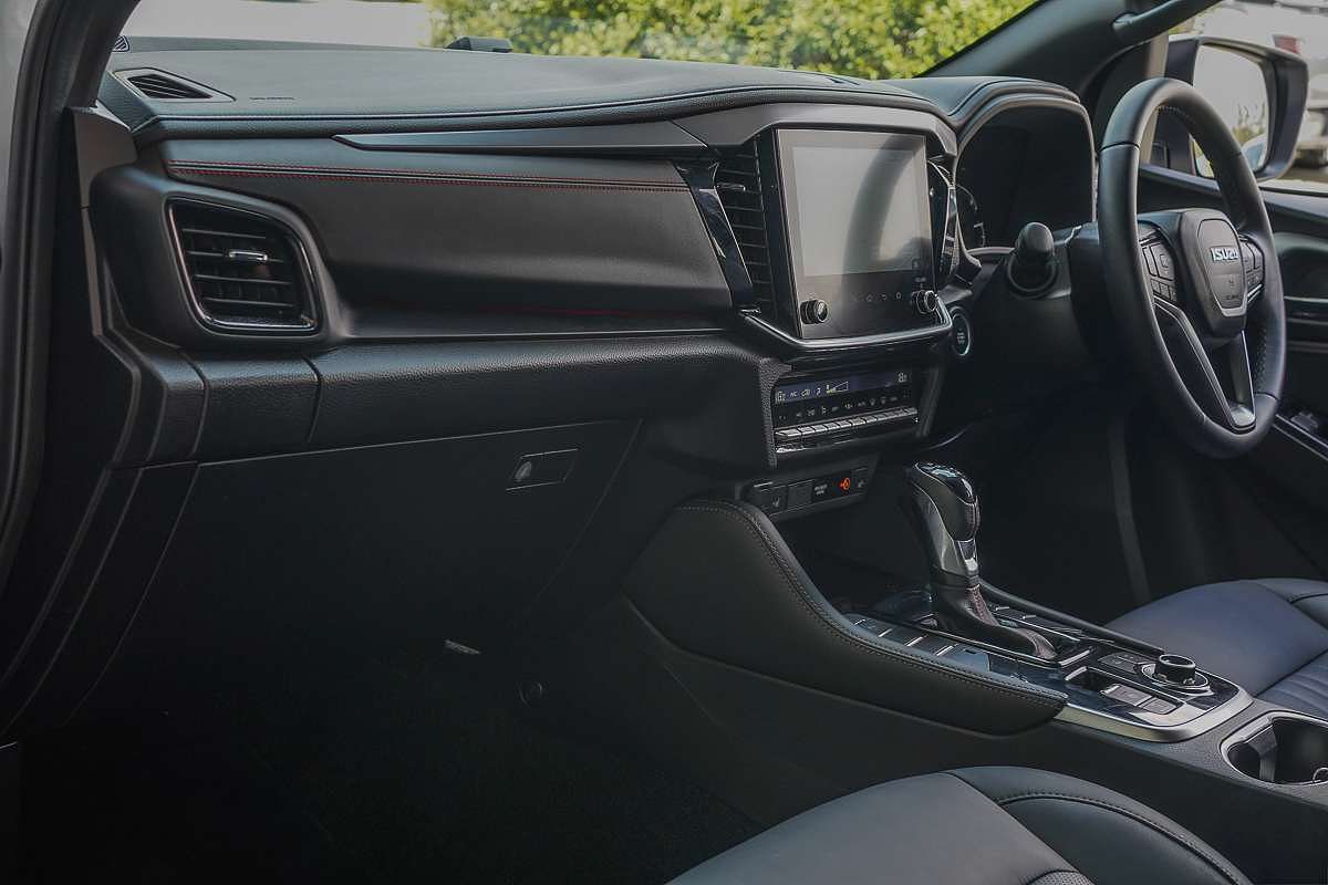 2025 Isuzu MU-X X-TERRAIN