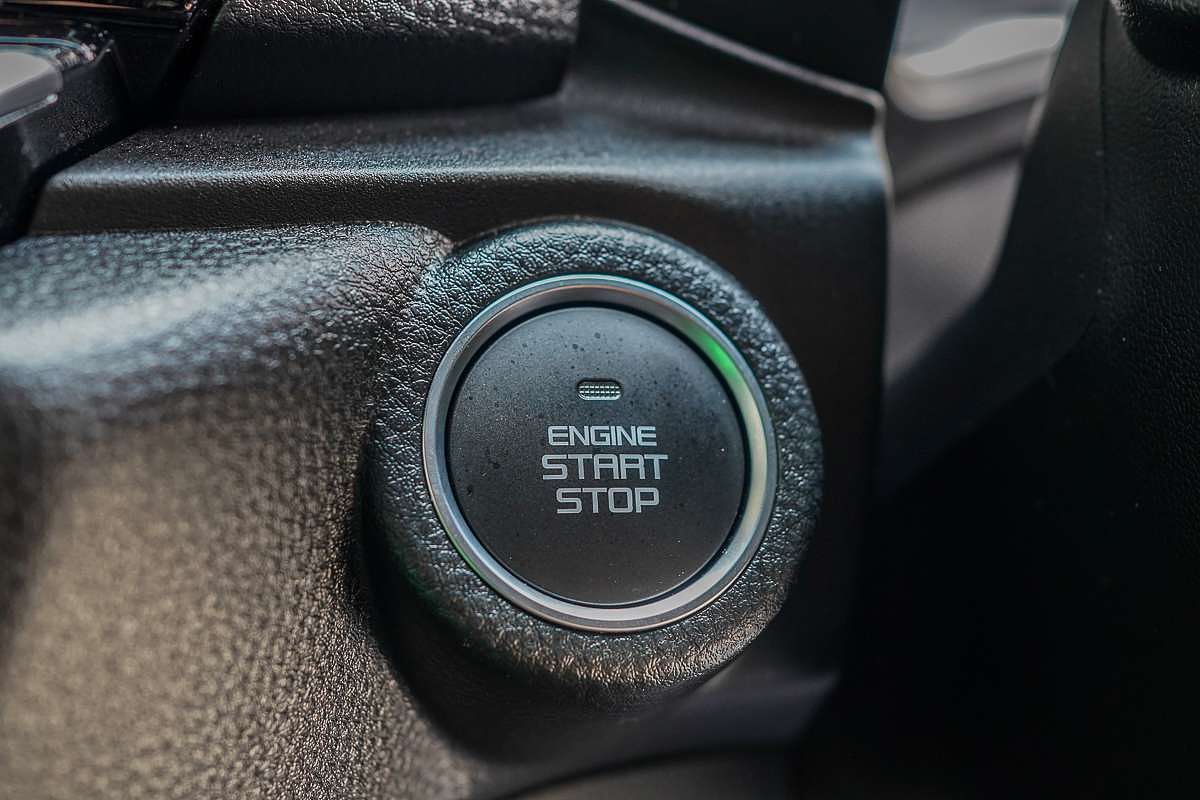 2025 Isuzu MU-X X-TERRAIN