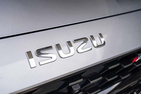 2025 Isuzu MU-X X-TERRAIN