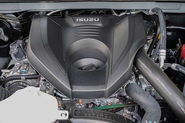 2025 Isuzu MU-X X-TERRAIN