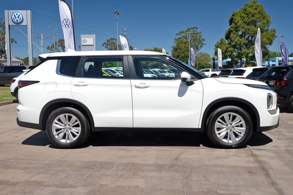 2025 Mitsubishi Outlander ES ZM