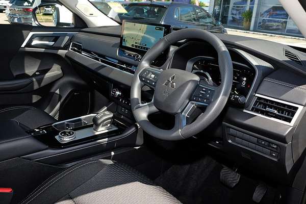 2025 Mitsubishi Outlander ES ZM