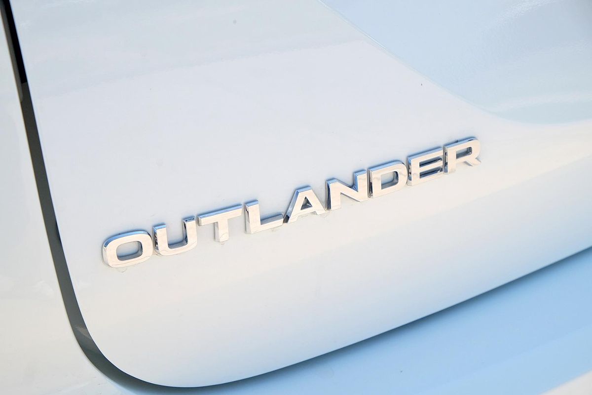 2025 Mitsubishi Outlander ES ZM