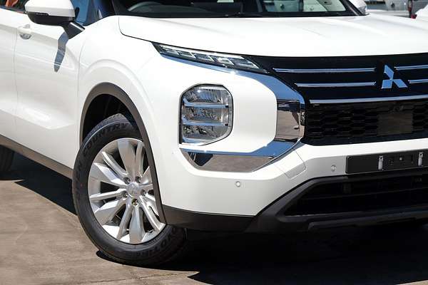 2025 Mitsubishi Outlander ES ZM