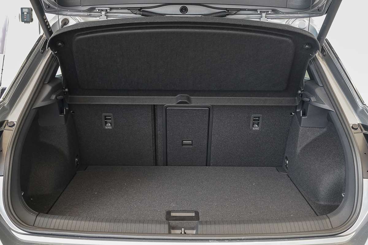 2025 Volkswagen T-Roc 140TSI R-Line D11