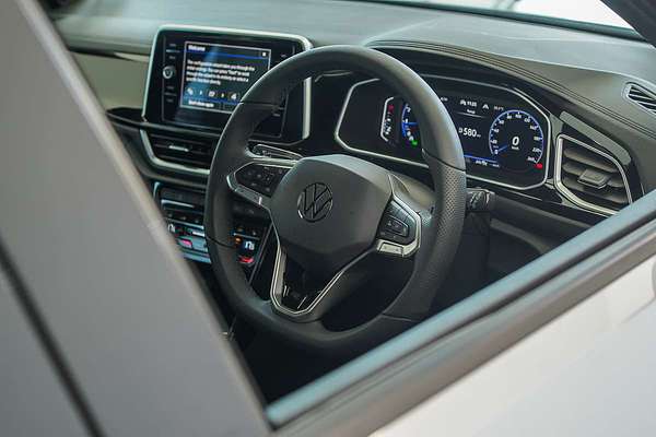 2025 Volkswagen T-Roc 140TSI R-Line D11