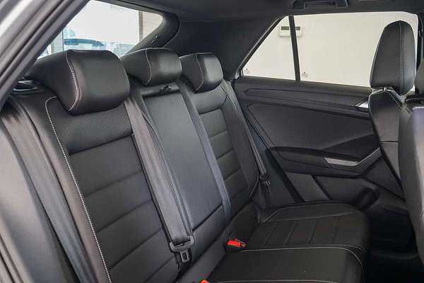 2025 Volkswagen T-Roc 140TSI R-Line D11