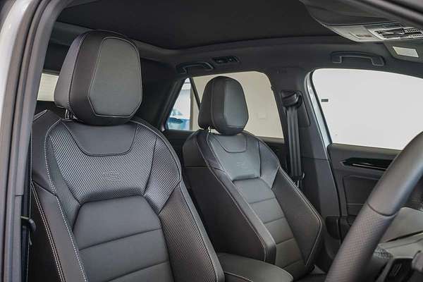 2025 Volkswagen T-Roc 140TSI R-Line D11