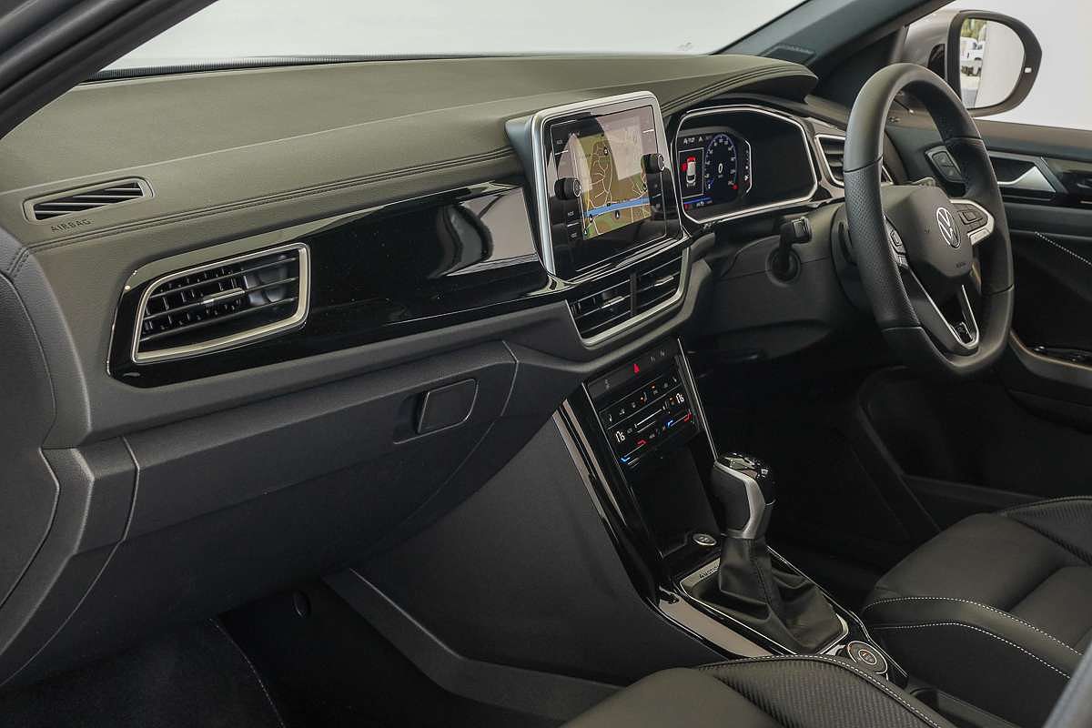 2025 Volkswagen T-Roc 140TSI R-Line D11