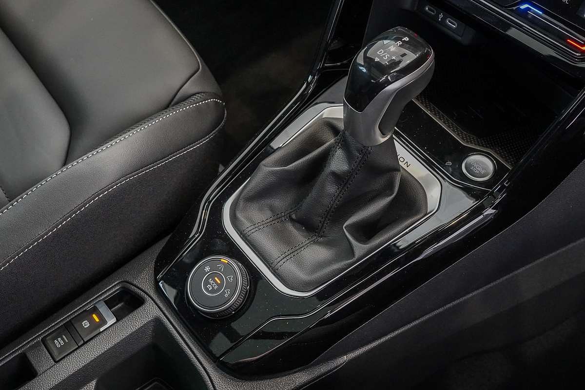 2025 Volkswagen T-Roc 140TSI R-Line D11