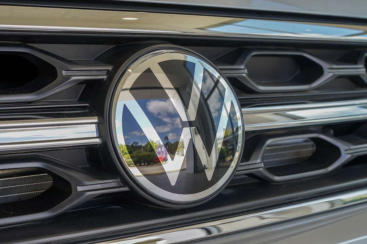 2025 Volkswagen T-Roc 140TSI R-Line D11