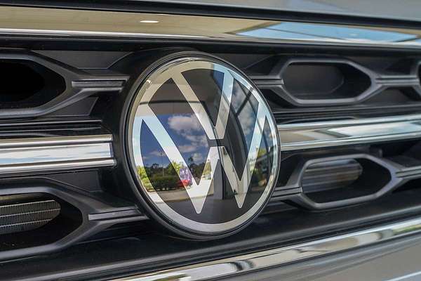 2025 Volkswagen T-Roc 140TSI R-Line D11