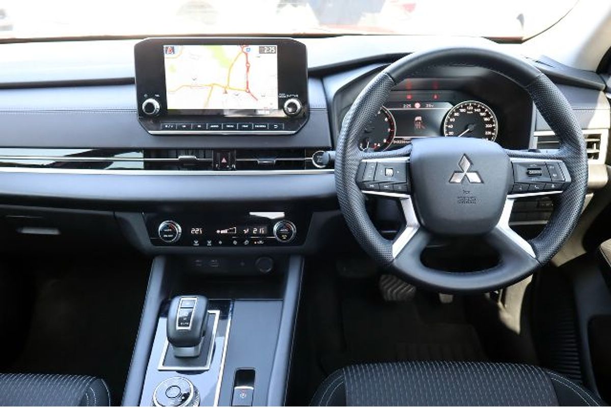 2023 Mitsubishi Outlander LS ZM