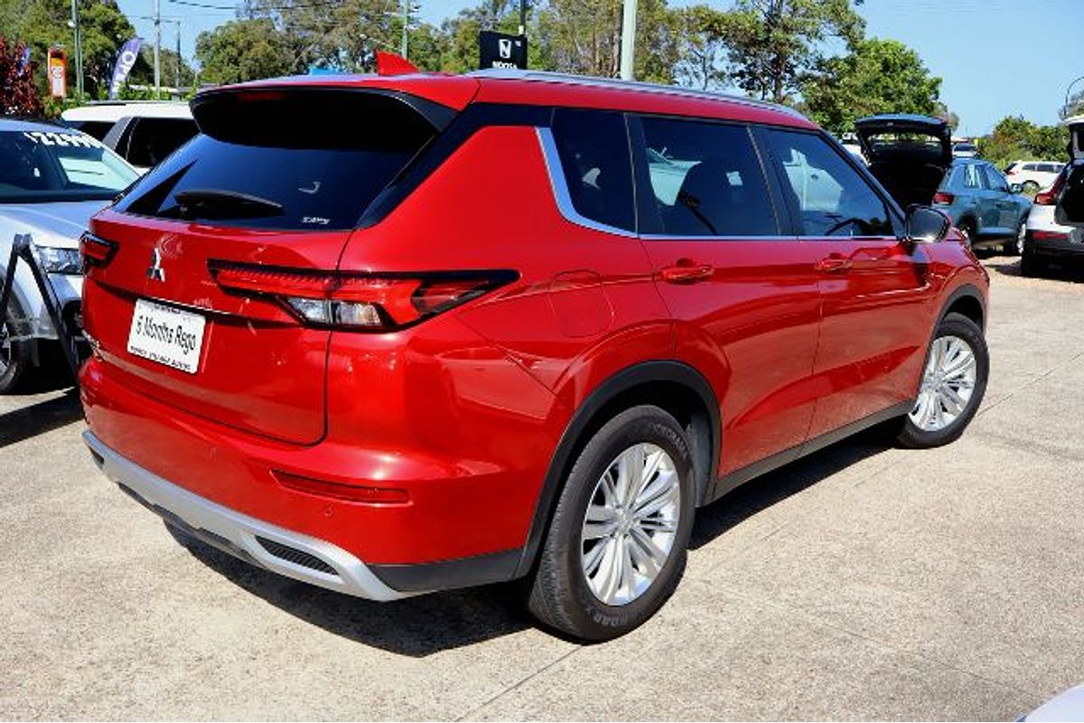 2023 Mitsubishi Outlander LS ZM