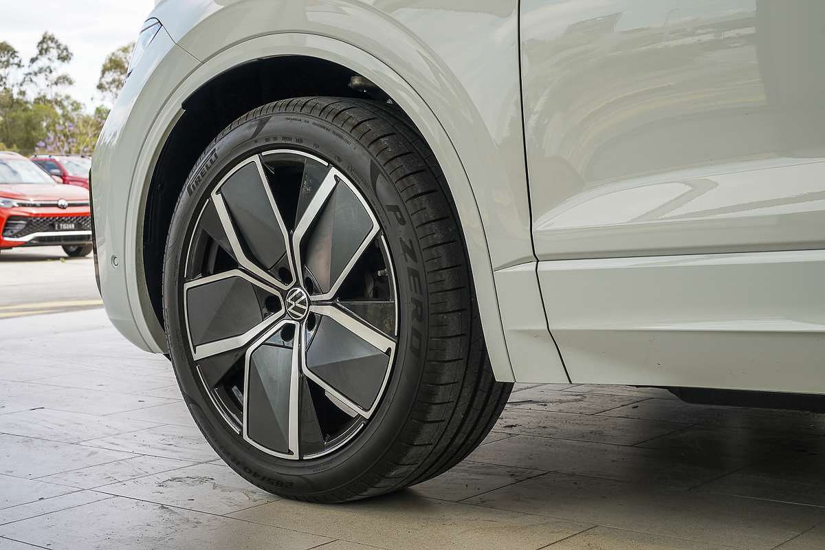 2025 Volkswagen Touareg 210TDI R-Line RC