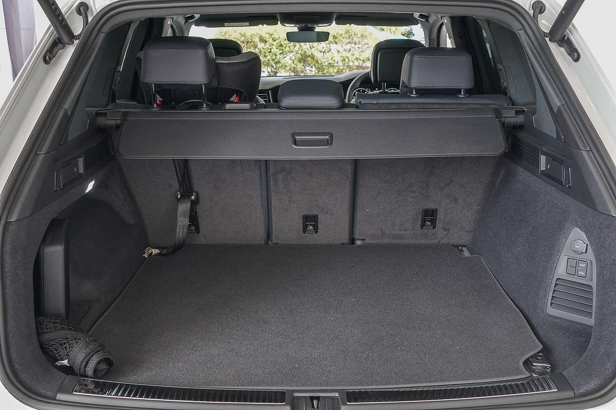 2025 Volkswagen Touareg 210TDI R-Line RC