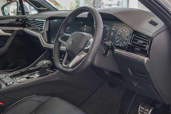 2025 Volkswagen Touareg 210TDI R-Line RC
