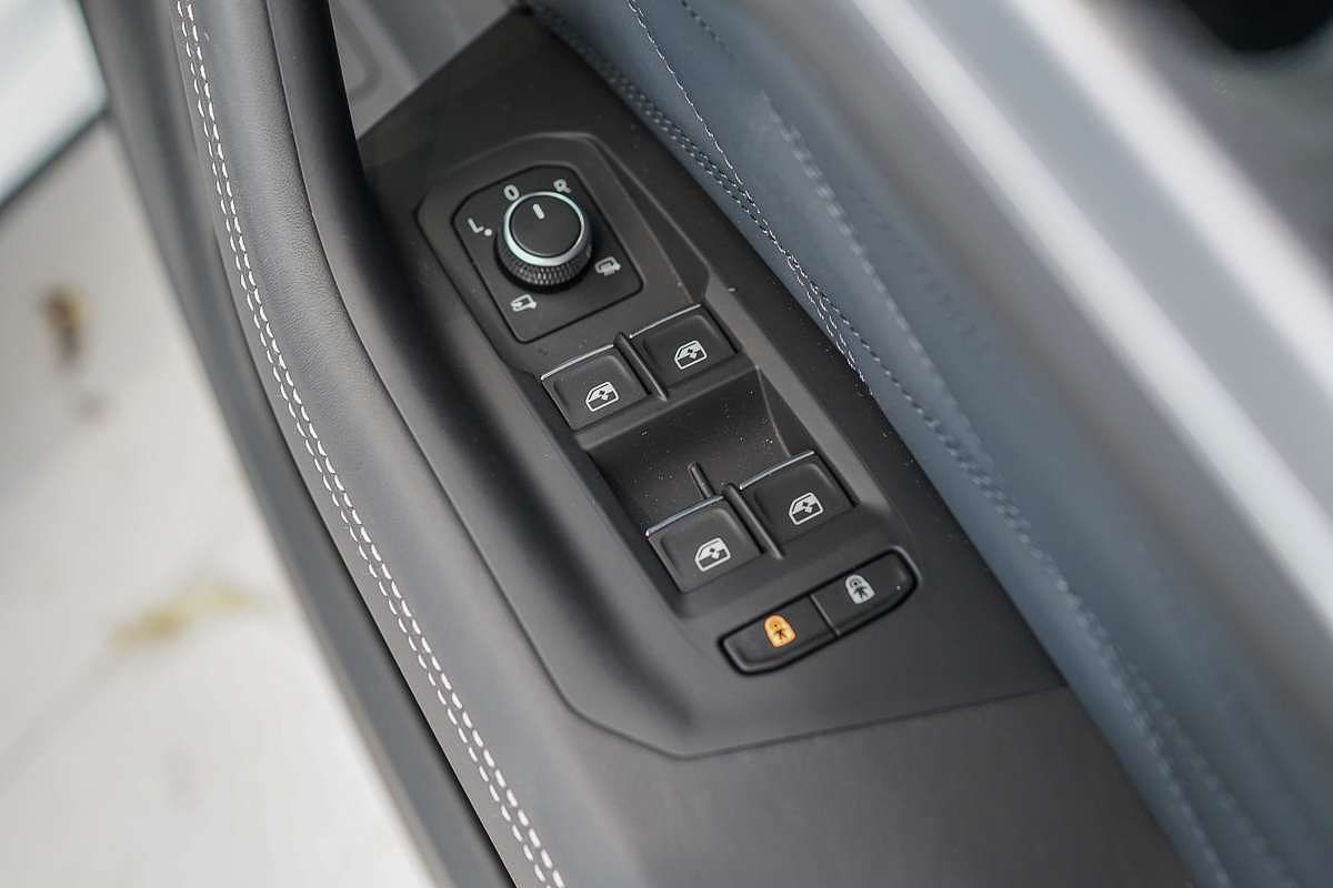 2025 Volkswagen Touareg 210TDI R-Line RC