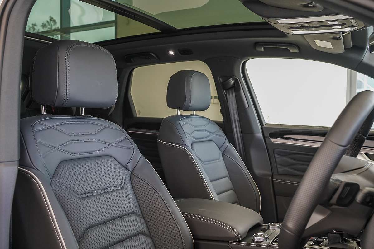2025 Volkswagen Touareg 210TDI R-Line RC