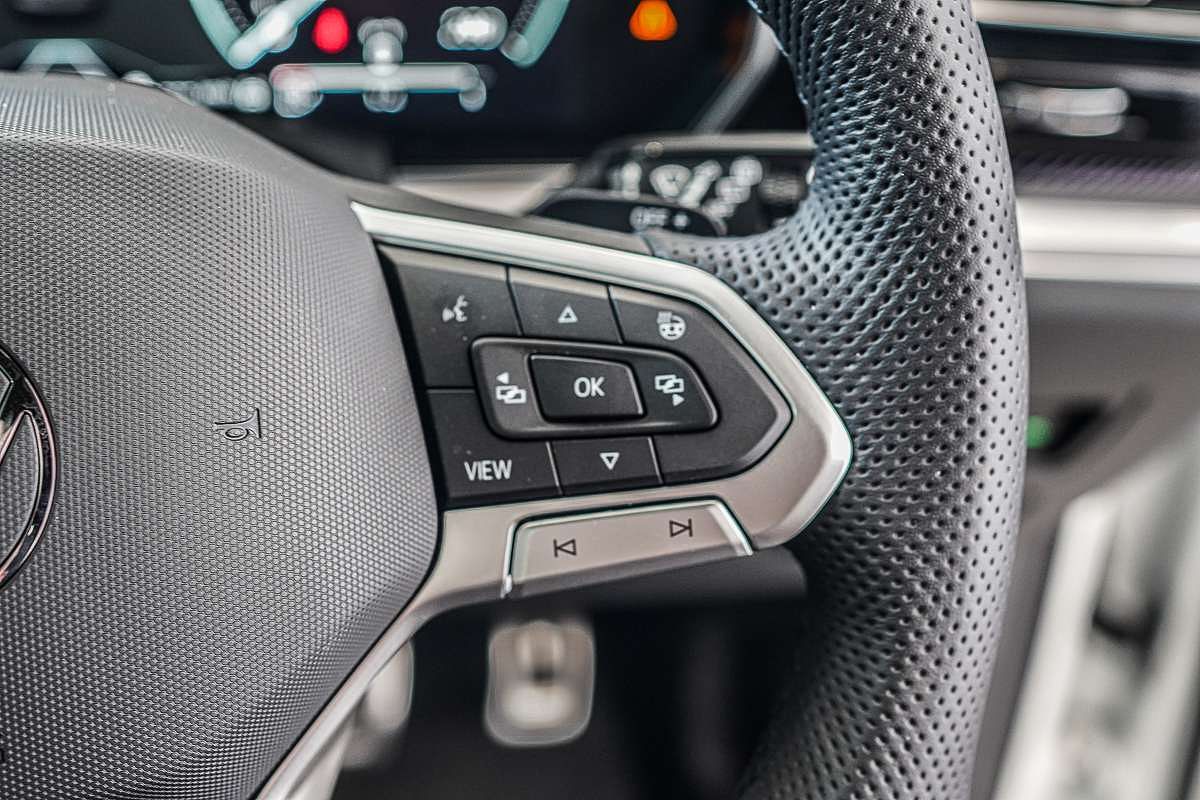 2025 Volkswagen Touareg 210TDI R-Line RC