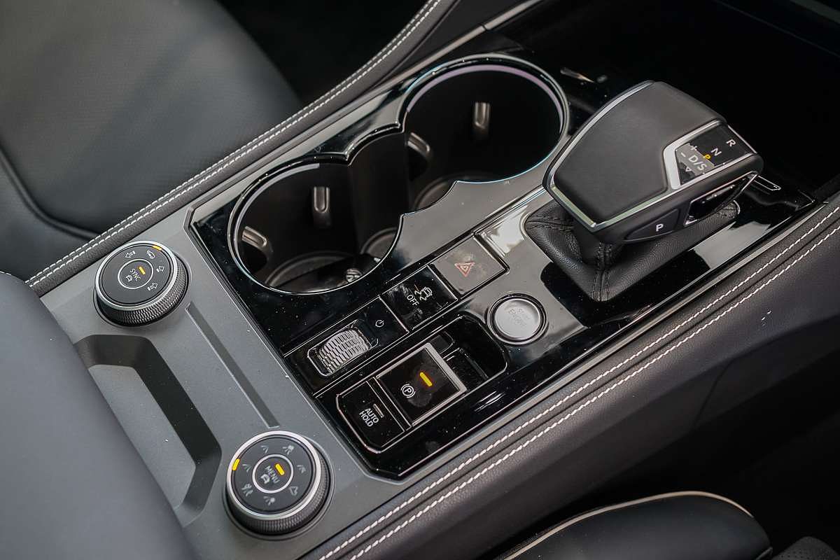 2025 Volkswagen Touareg 210TDI R-Line RC