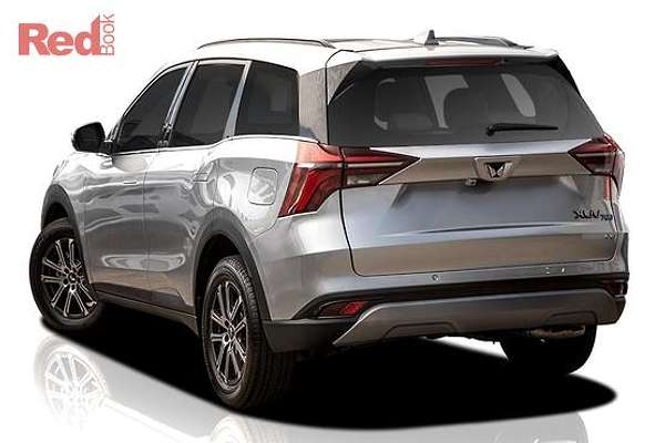 2025 Mahindra XUV700 AX7