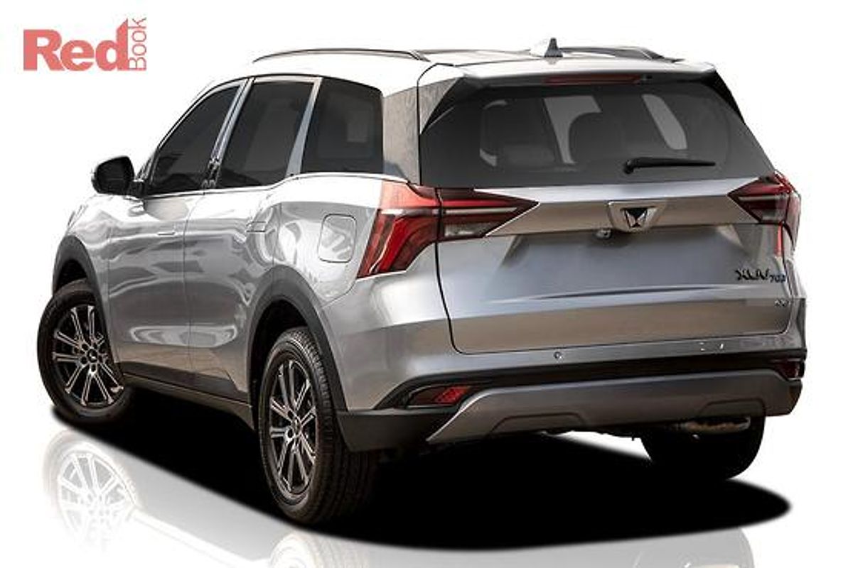 2025 Mahindra XUV700 AX7