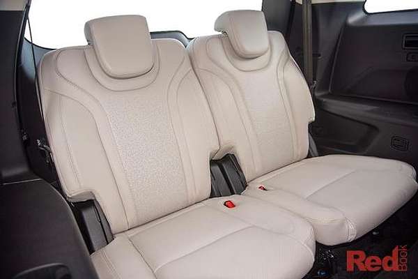2025 Mahindra XUV700 AX7