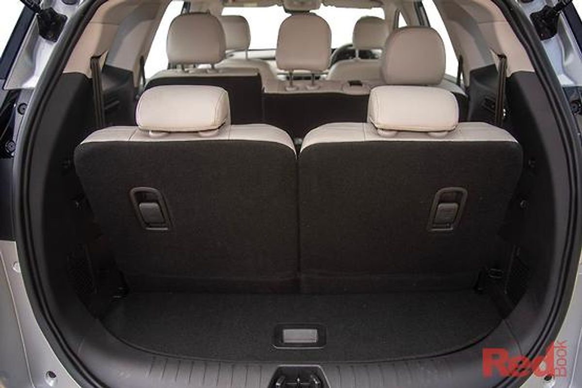 2025 Mahindra XUV700 AX7