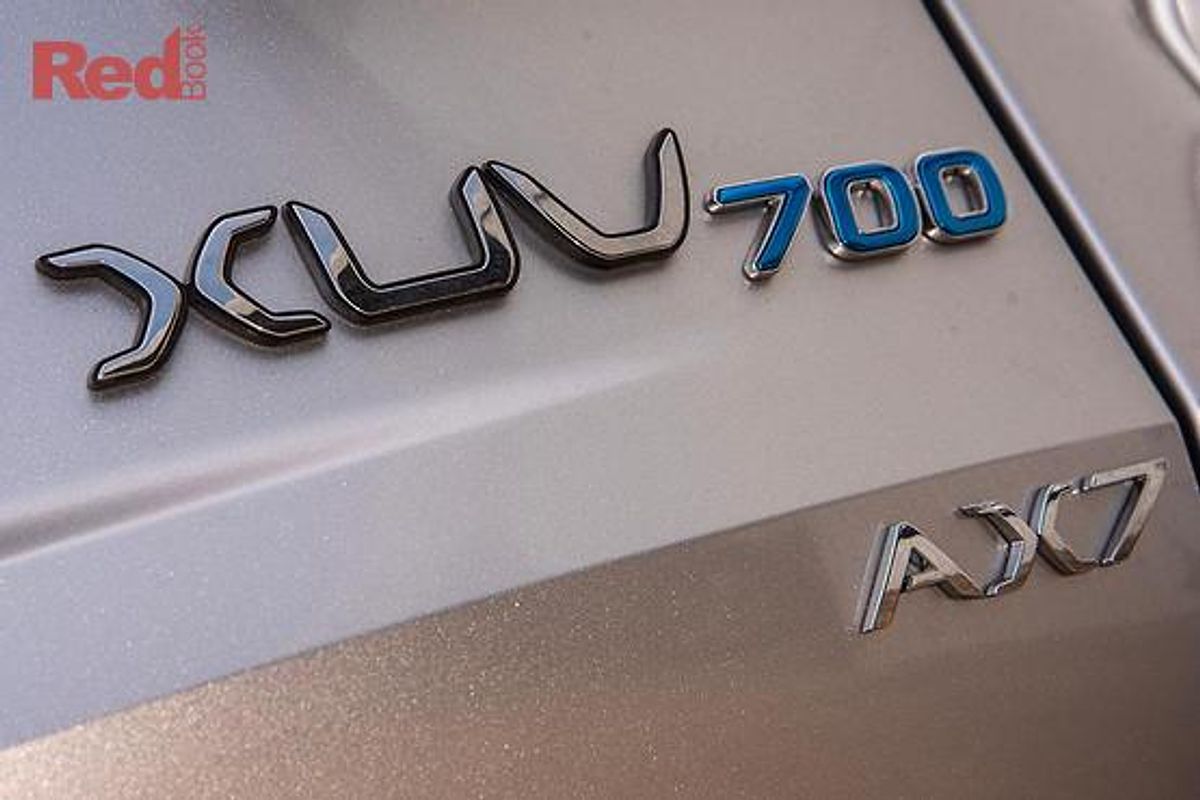 2025 Mahindra XUV700 AX7