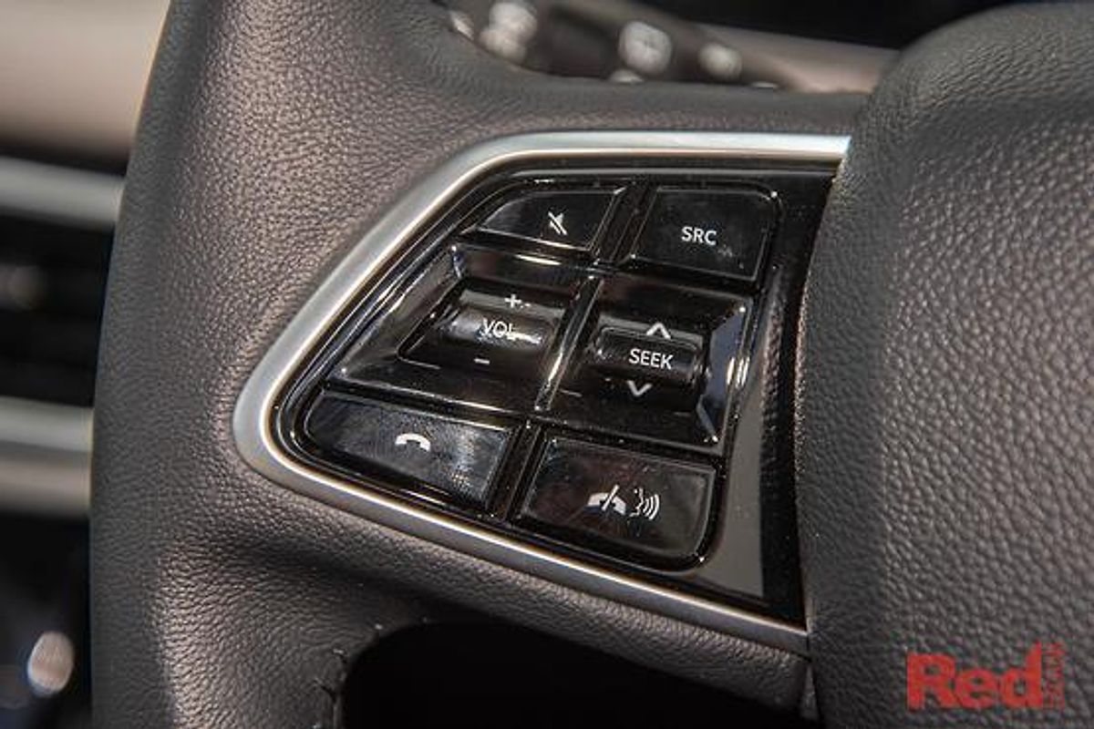 2025 Mahindra XUV700 AX7
