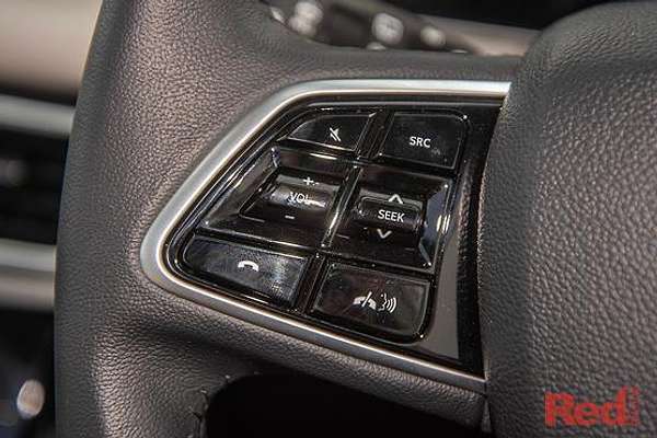 2025 Mahindra XUV700 AX7
