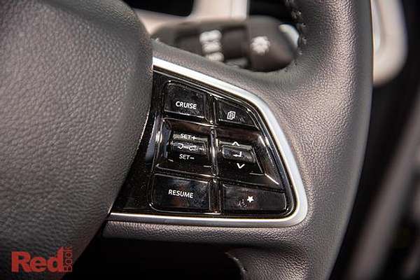 2025 Mahindra XUV700 AX7