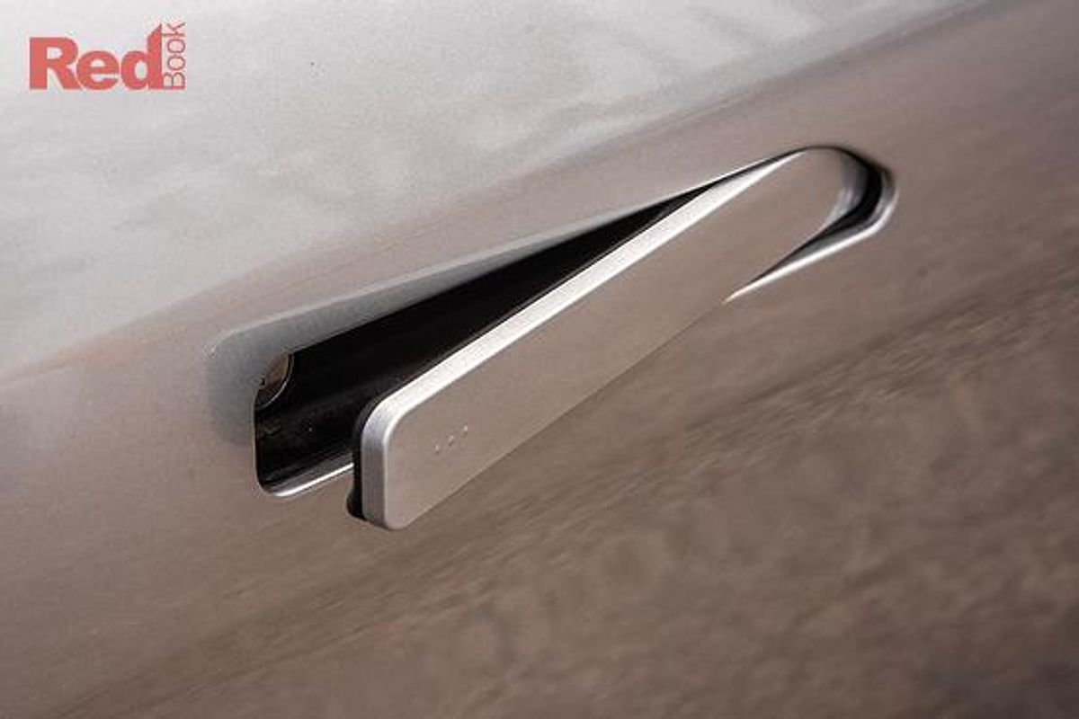 2025 Mahindra XUV700 AX7