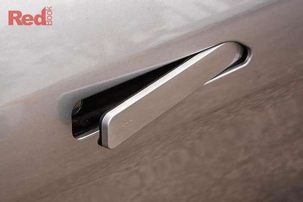 2025 Mahindra XUV700 AX7