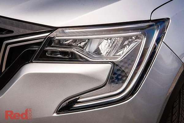 2025 Mahindra XUV700 AX7