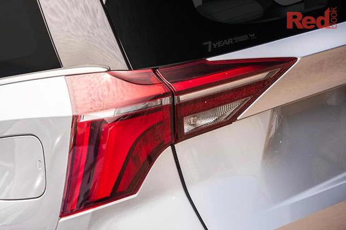 2025 Mahindra XUV700 AX7