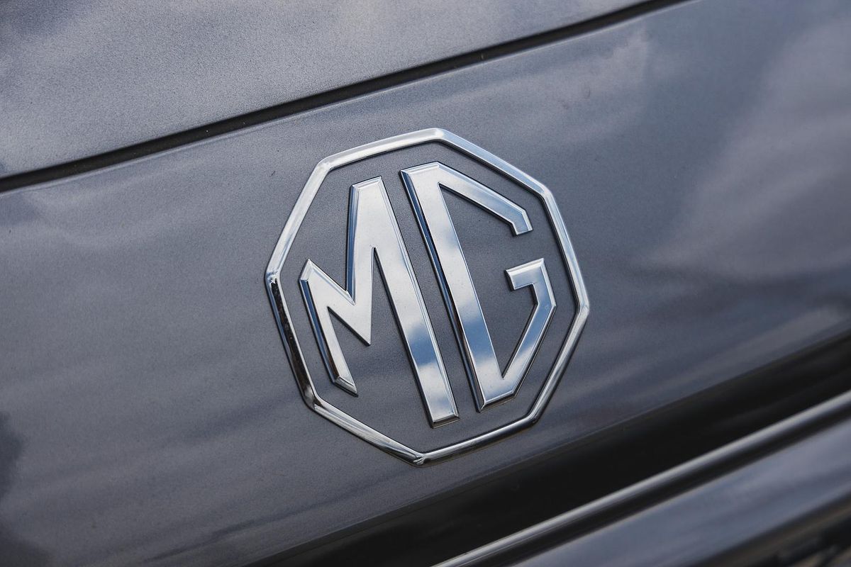 2025 MG HS Hybrid+ Essence AS33H