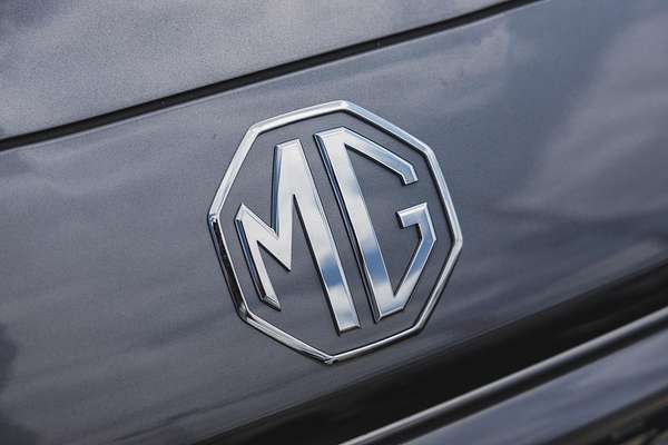 2025 MG HS Hybrid+ Essence AS33H