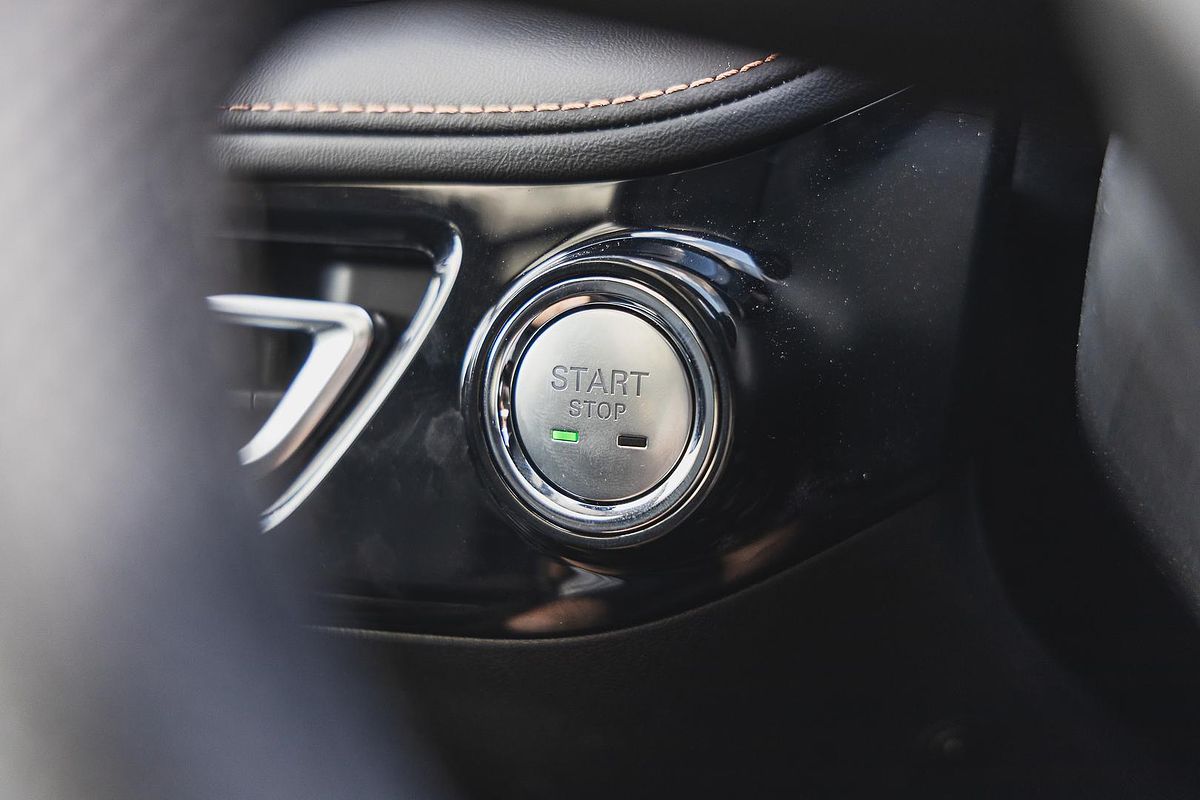 2025 MG HS Hybrid+ Essence AS33H