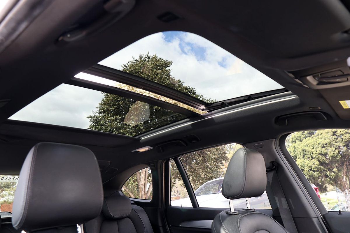 2016 BMW X1 sDrive18d F48