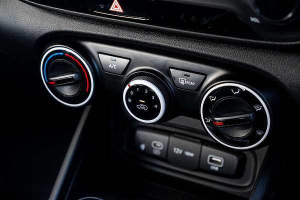 2025 Hyundai Venue Active QX.V5