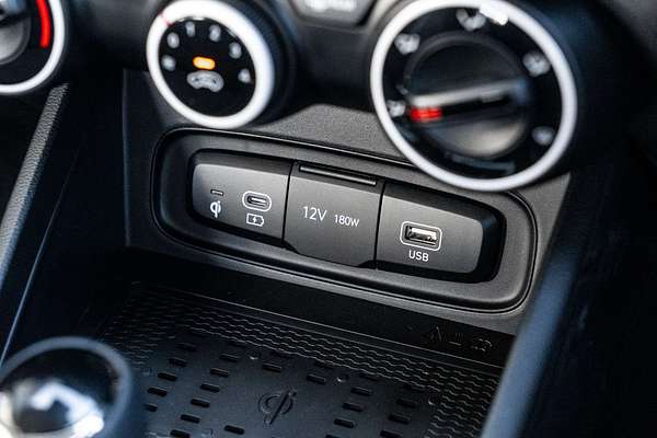 2025 Hyundai Venue Active QX.V5