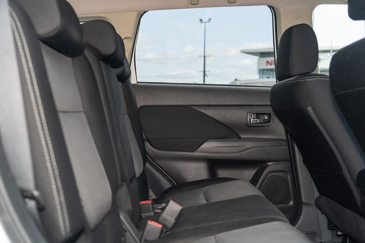 2017 Mitsubishi Outlander LS Safety Pack ZK