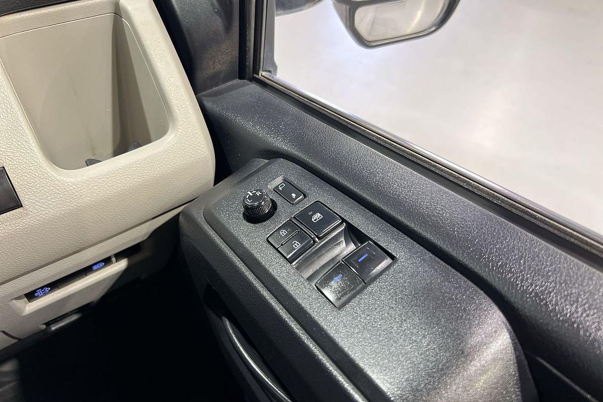 2023 Toyota Hiace Commuter GDH322R ELWB High Roof