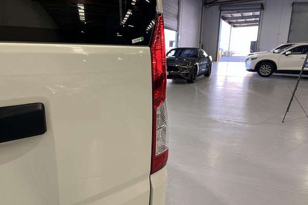 2023 Toyota Hiace Commuter GDH322R ELWB High Roof