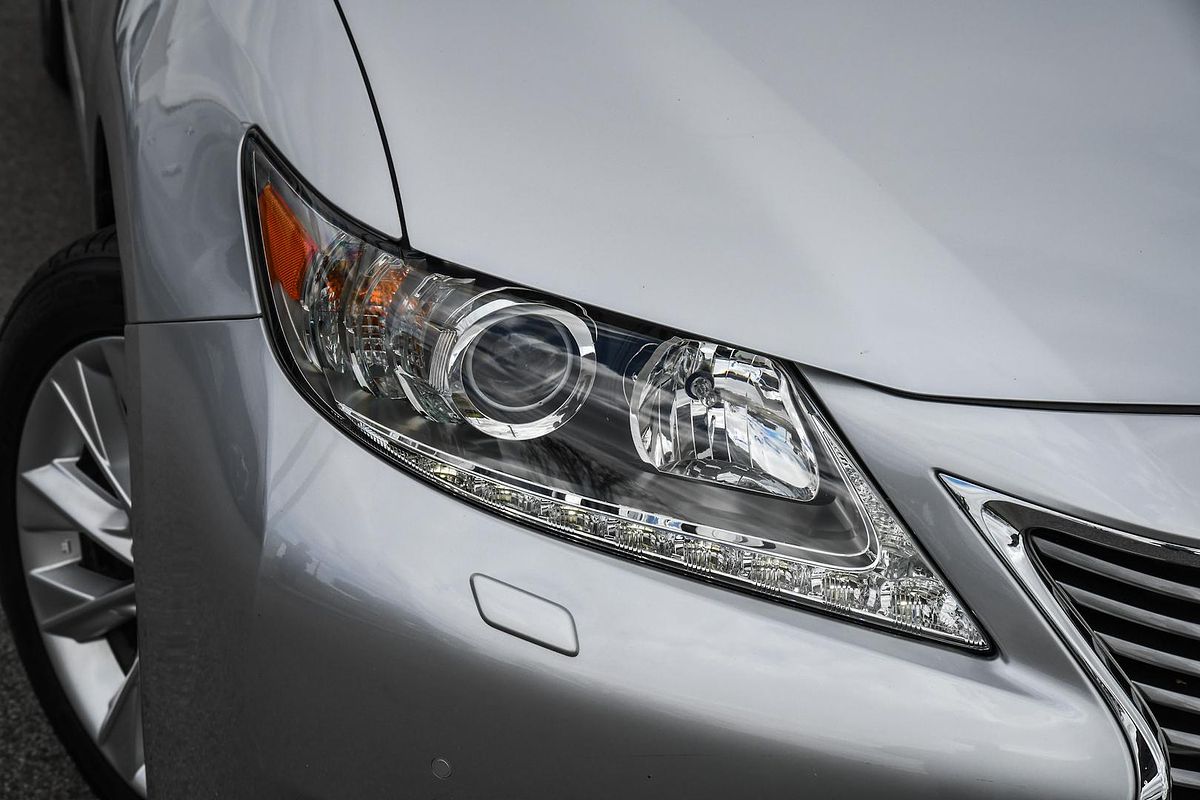 2014 Lexus ES ES300h Sports Luxury AVV60R